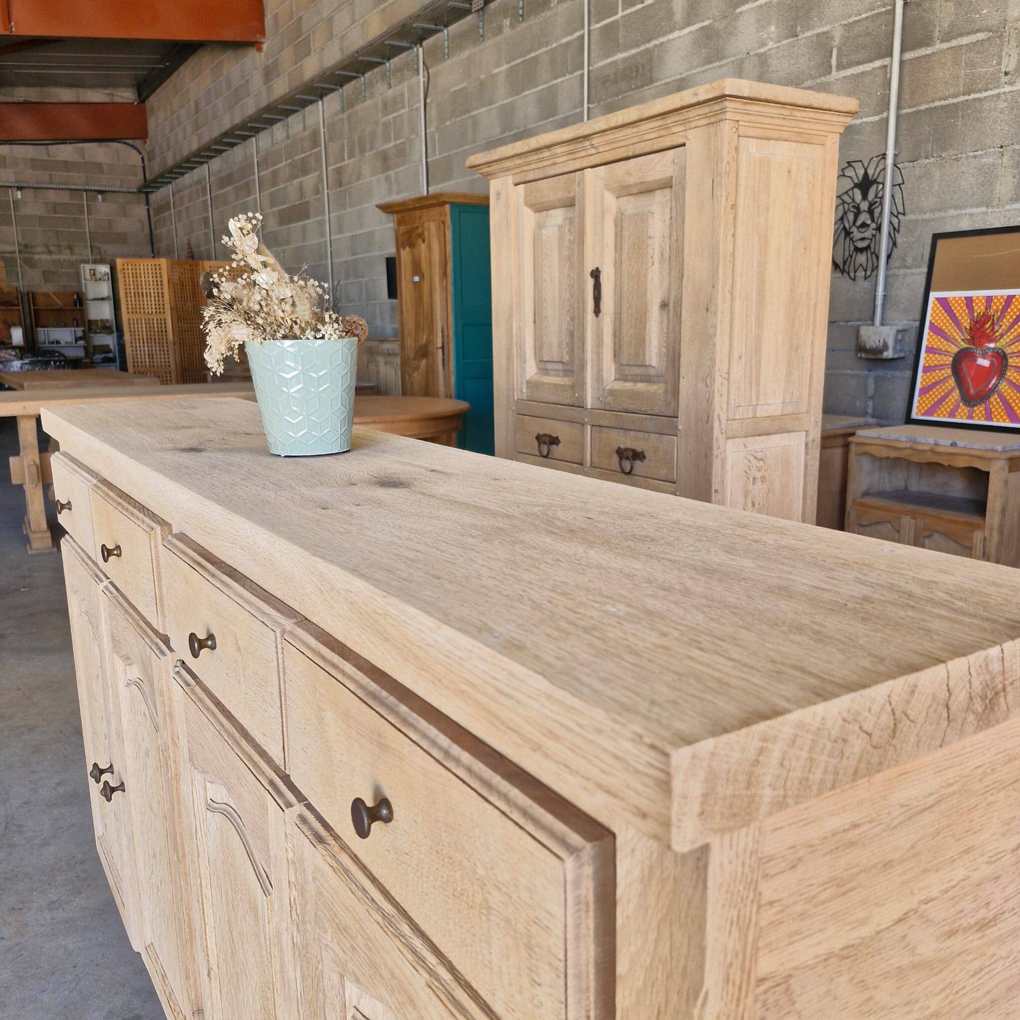 Buffet sideboard in sandblasted oak