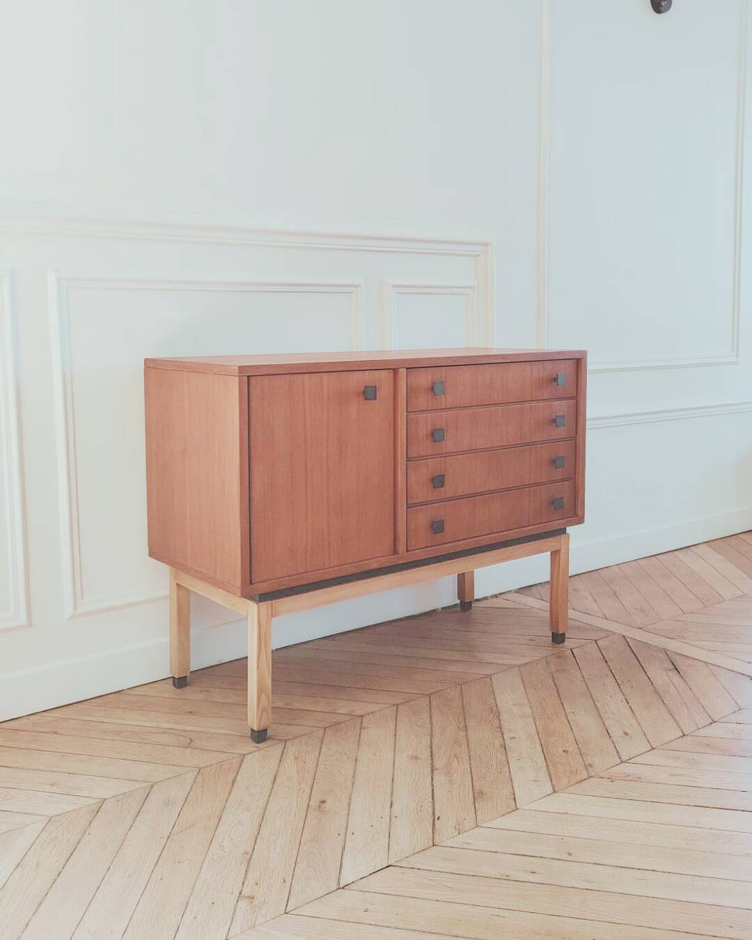 Low buffet / Vintage MDK sideboard renovated in teak, 1960s
