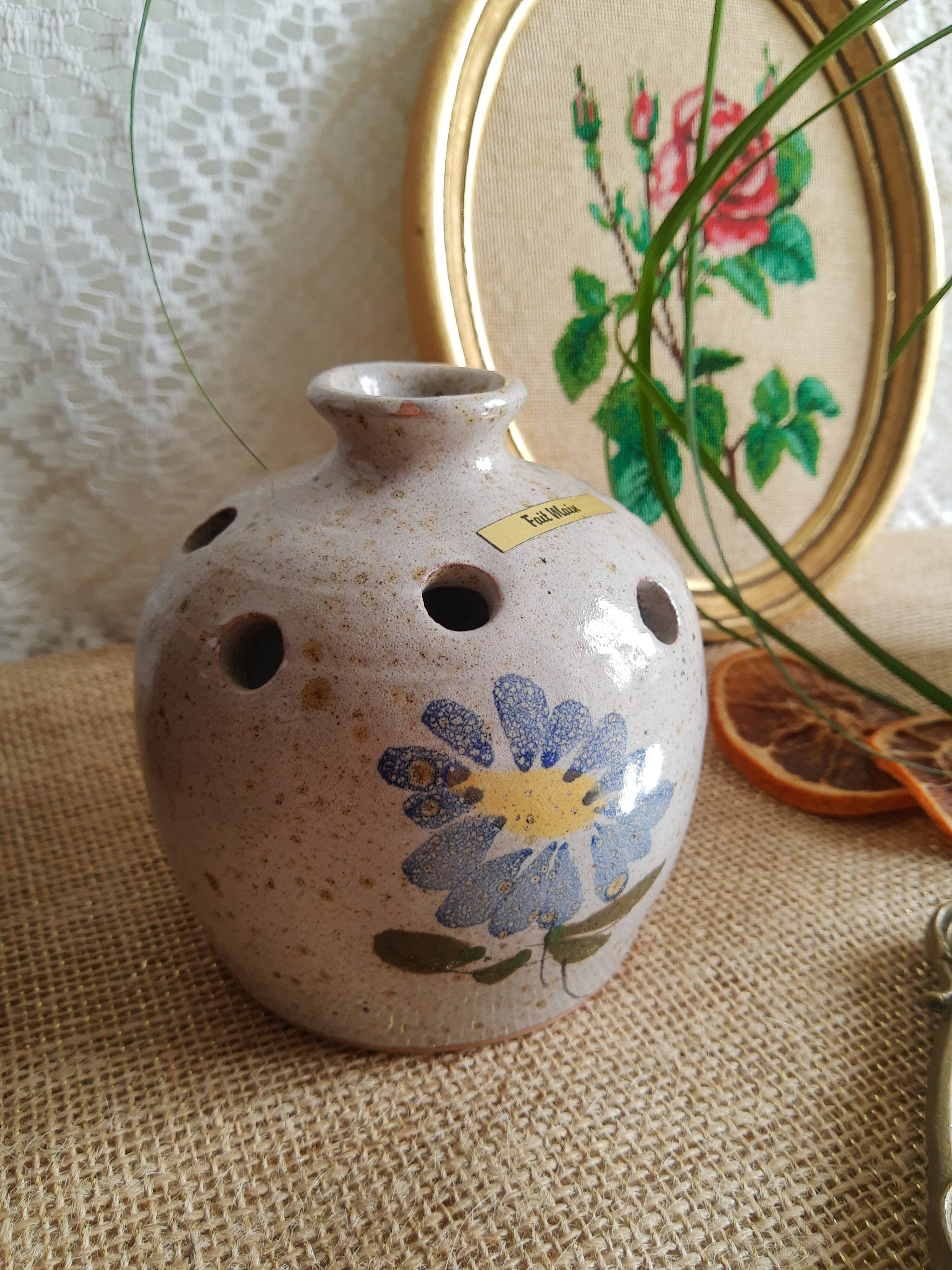 Vase pique flowers in terracotta - vintage