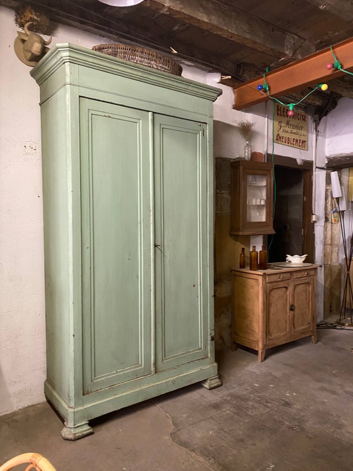Armoire ancienne patinée