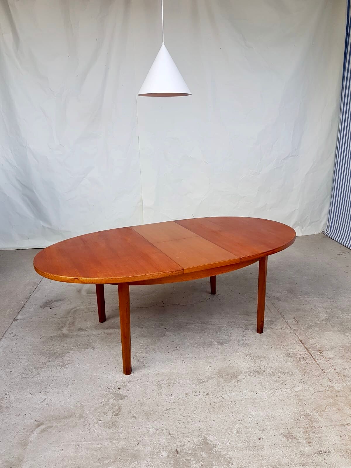 Dining table by William Lawrence