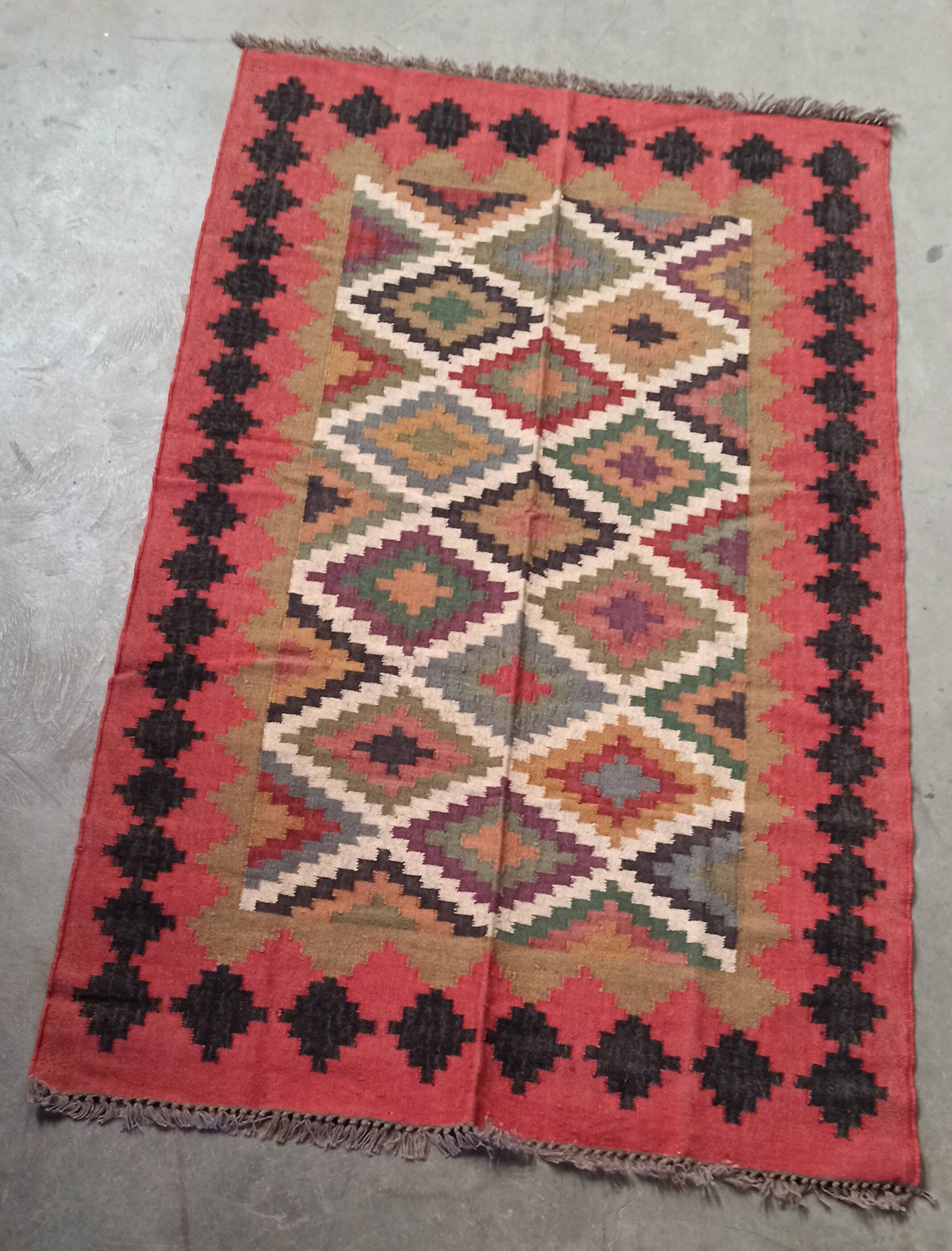 Kilim rug in jute and cotton. 150cm x 240cm