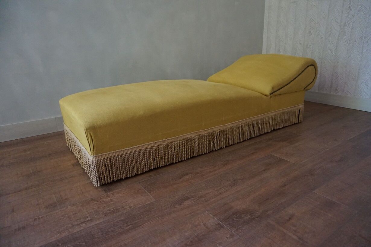 Classic daybed