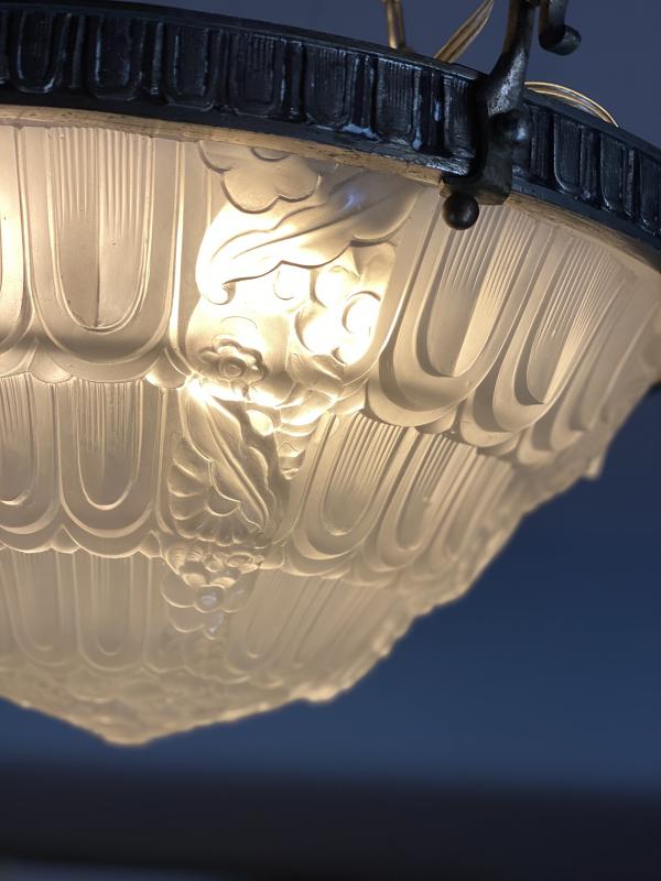 Lustre art deco in moulded glass and silver bronze