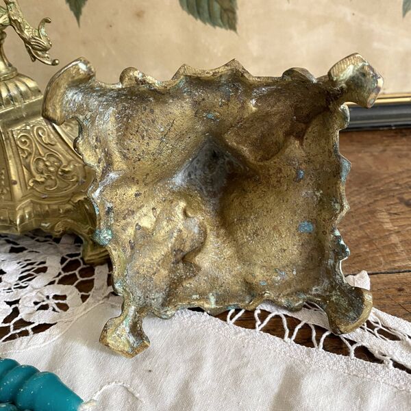 Paire de bougeoirs anciens en bronze