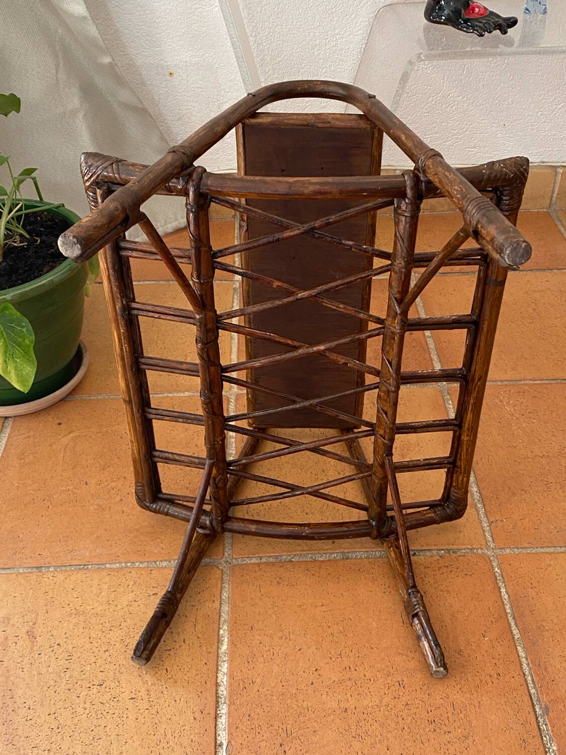 Rattan magazine rack, shelf with ceramic tiles R. Capron