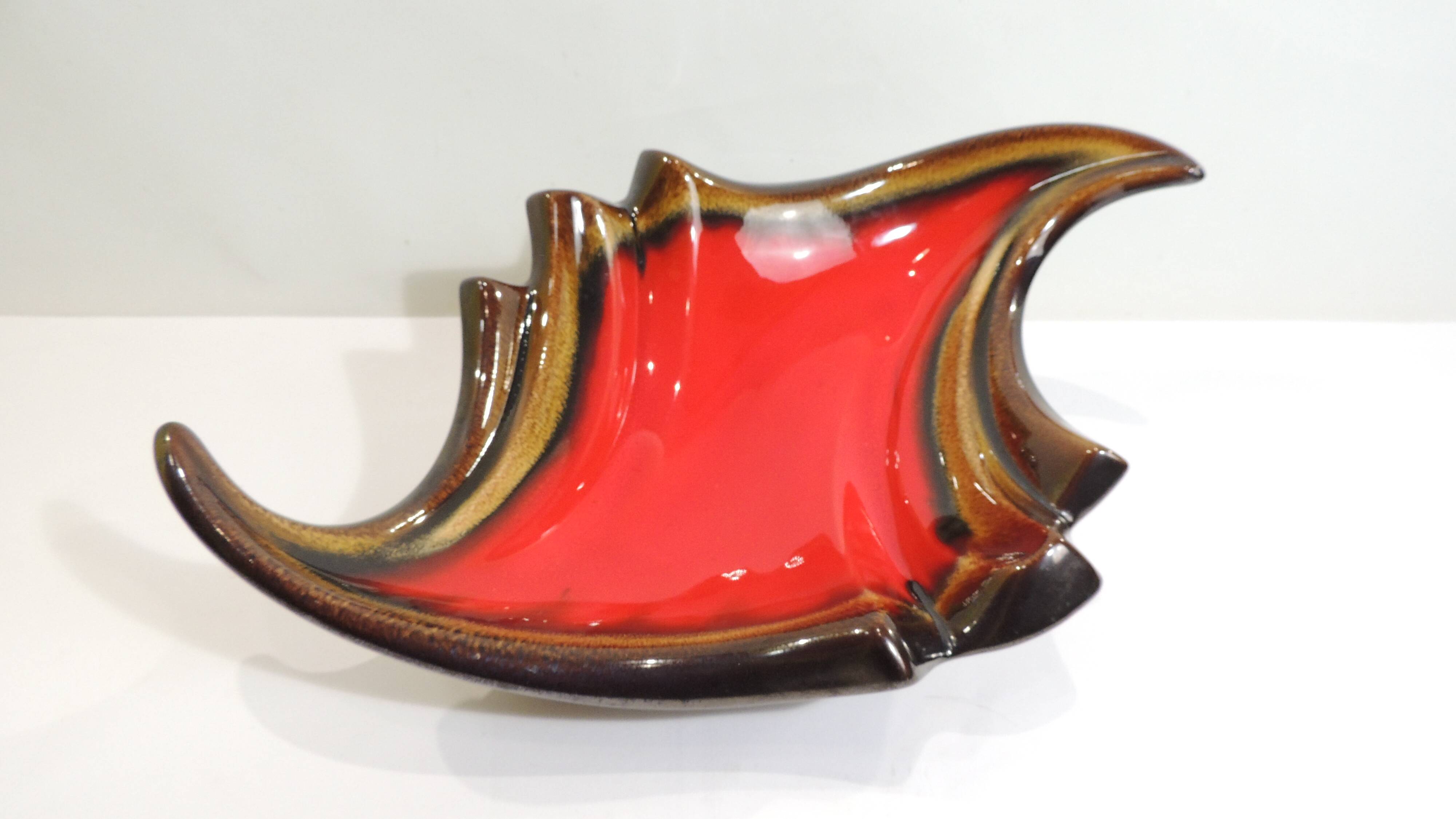 Vintage red and brown ceramic bowl – 1970s centrepiece – Design