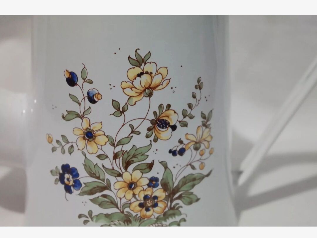Enamelled sheet metal coffee maker