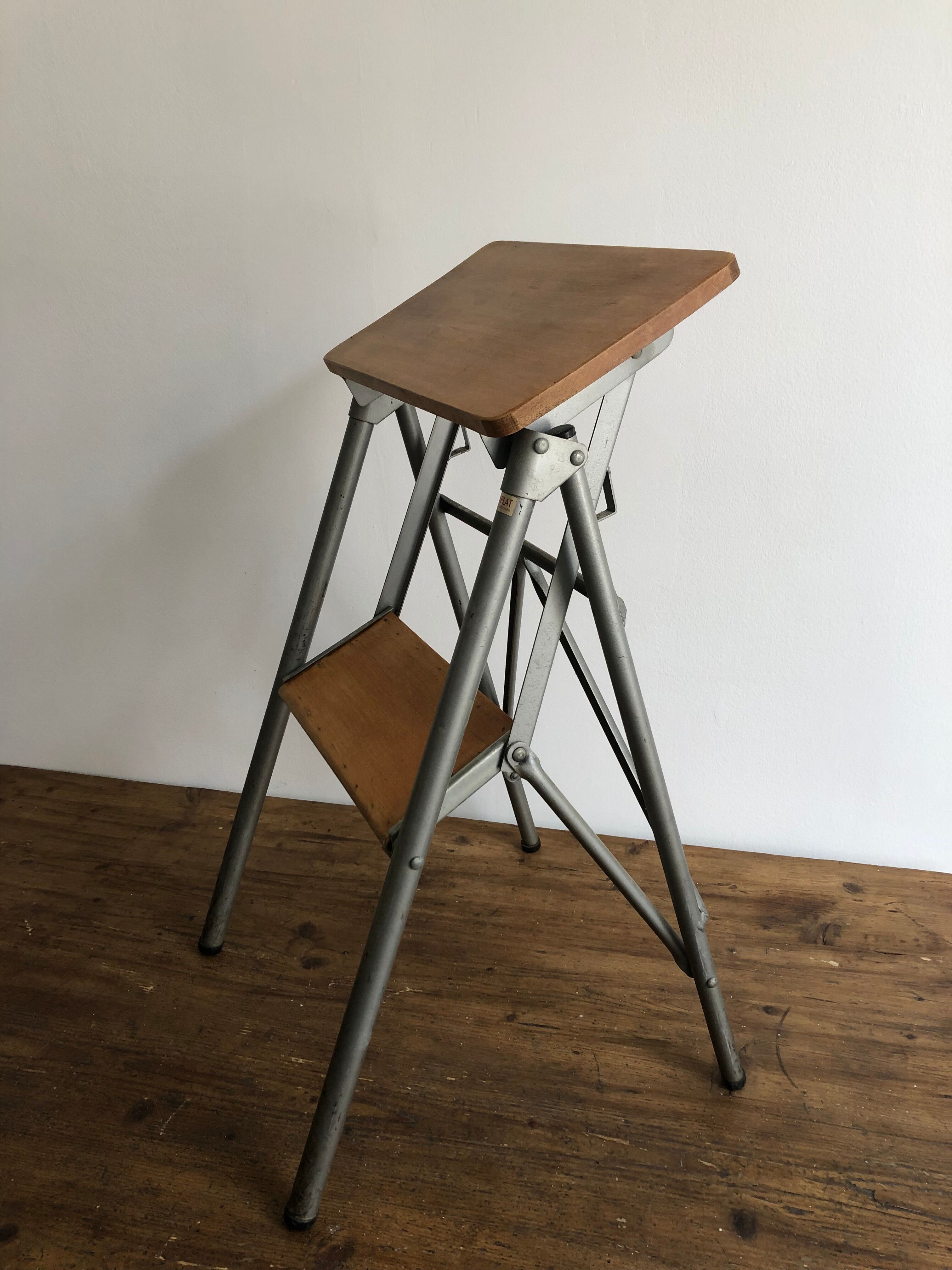 Stepladder, folding step