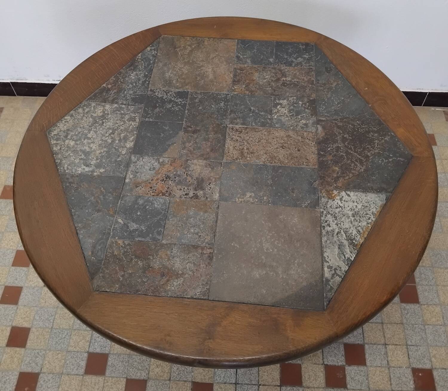 Round coffee table in oak and vintage stones