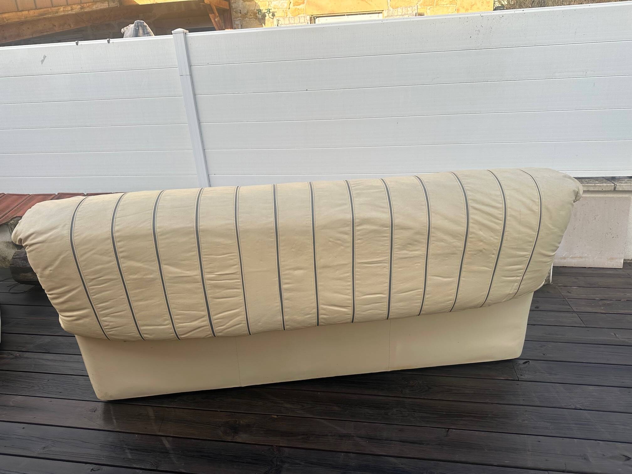 Sofa + 2 leather armchairs