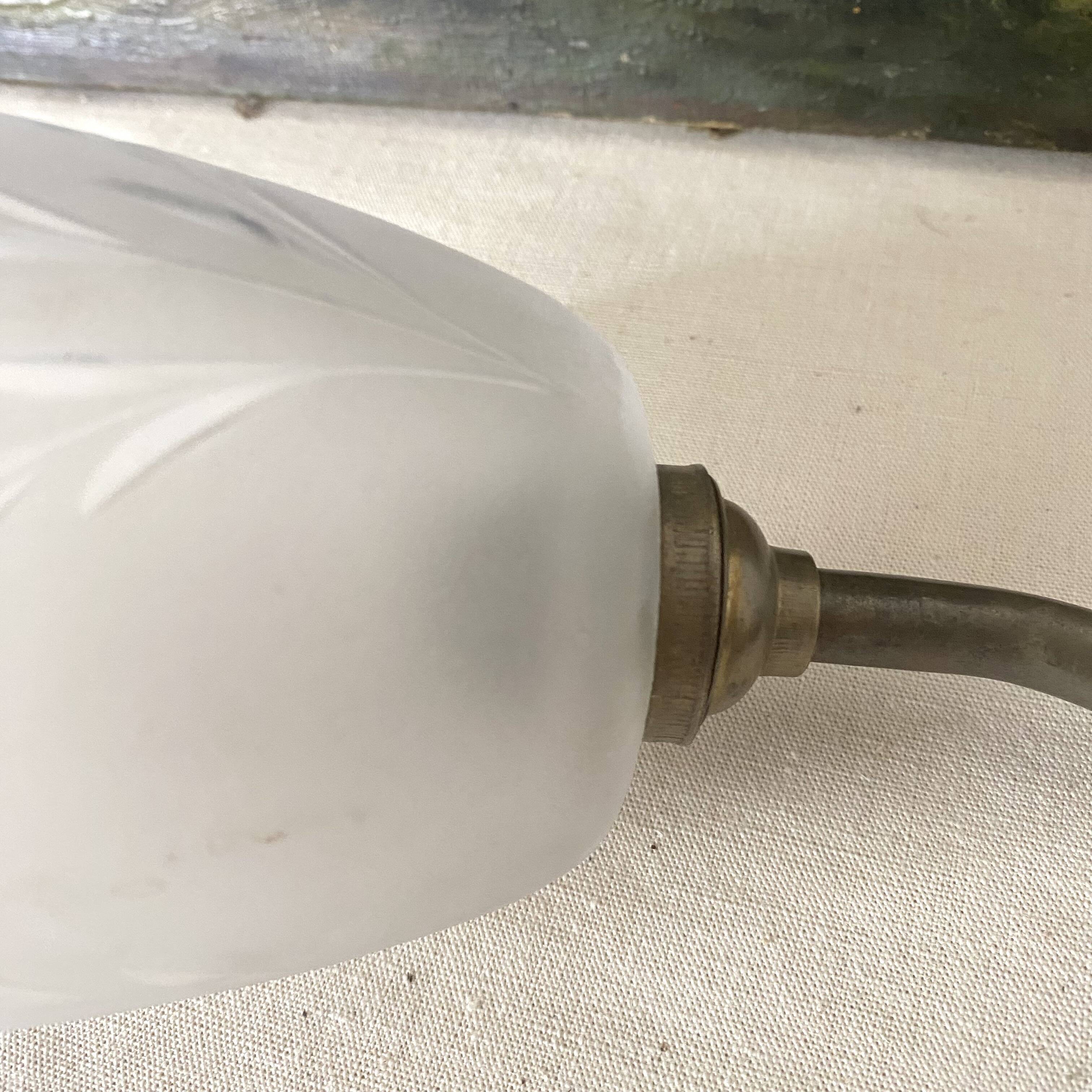 Applique ancienne col de cygne, tulipe de verre gravée