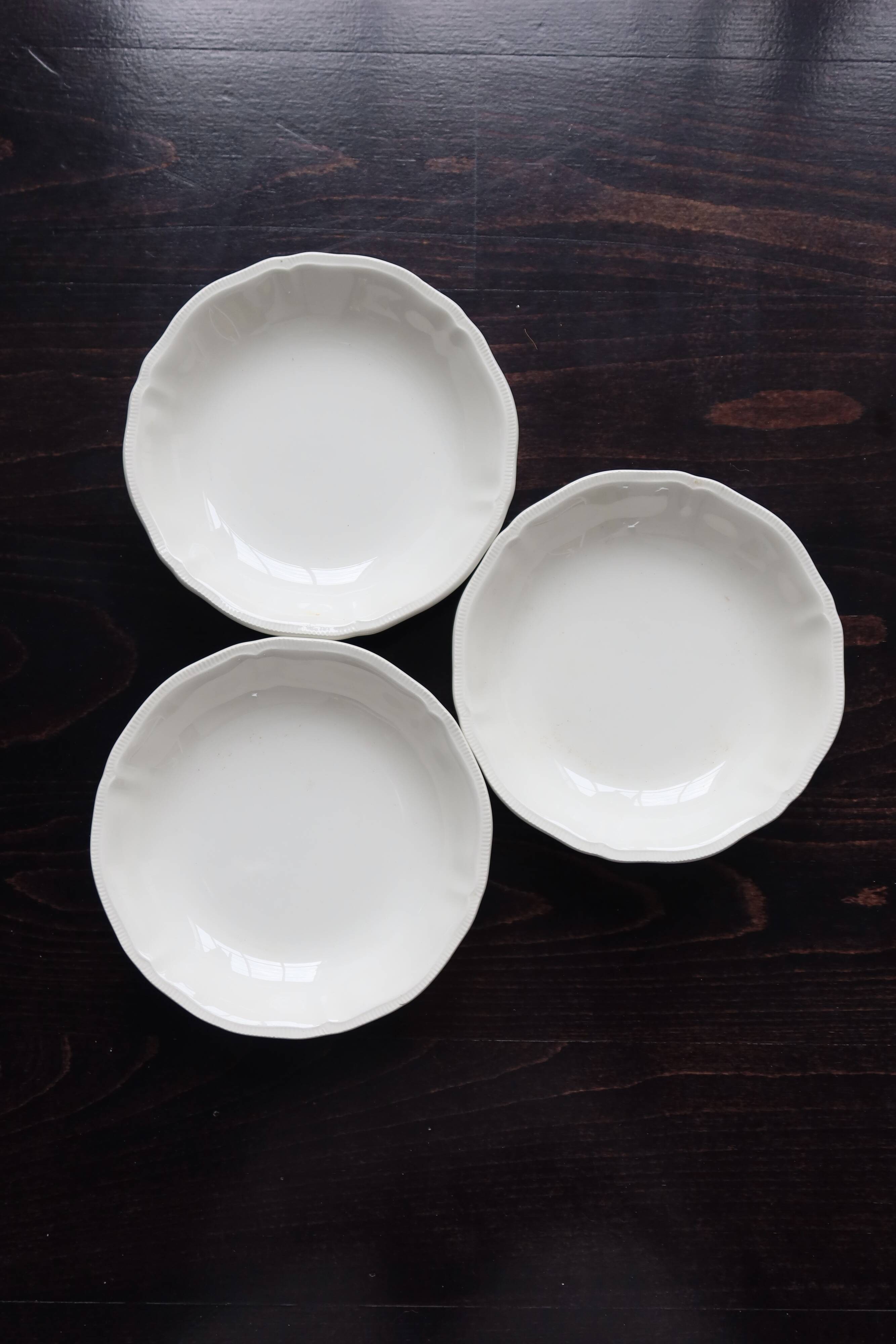 10 vintage ivory earthenware soup plates - Marli fretwork