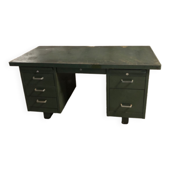 Strafor green industrial desk