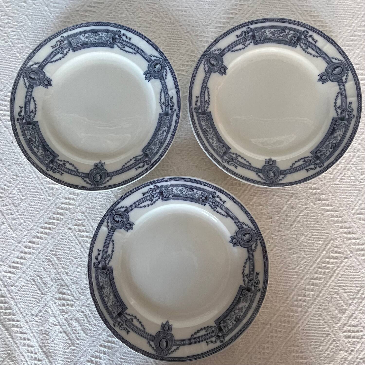 Saint Amand dinner plates