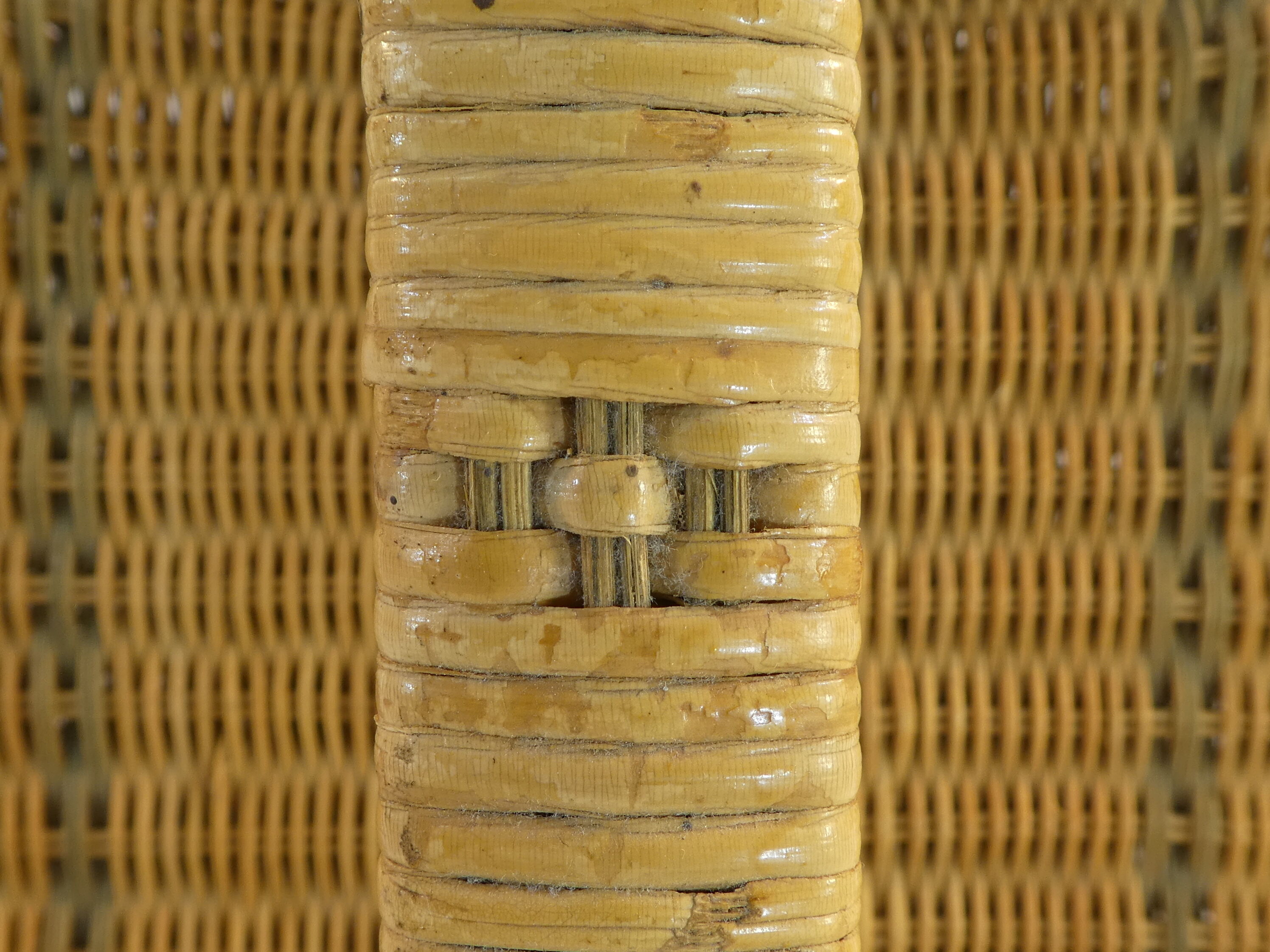 Former PIQUE-NIQUE basket has double-beating wicker