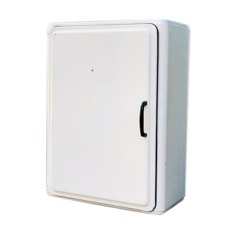 Armoire médicale blanche