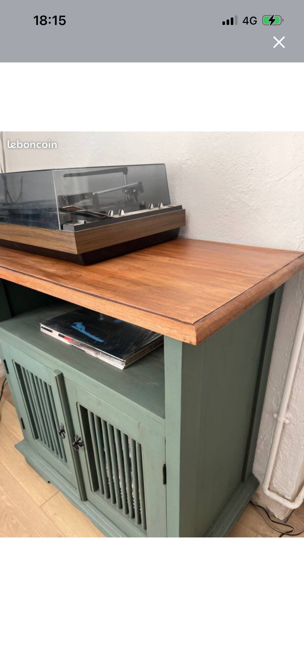 Meuble vintage relooké vert sauge et bois
