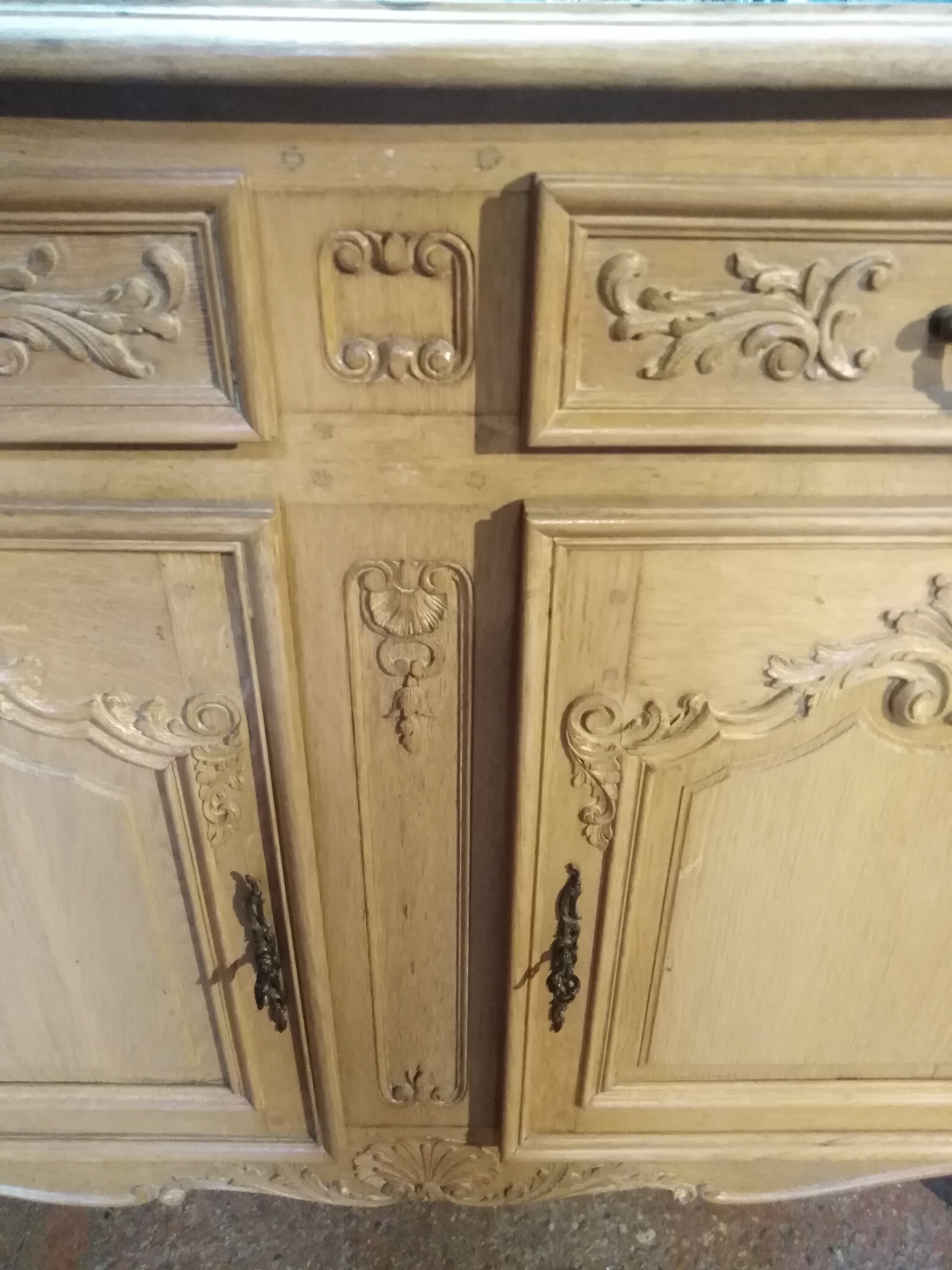 Curved buffet, sculpted Provençal style