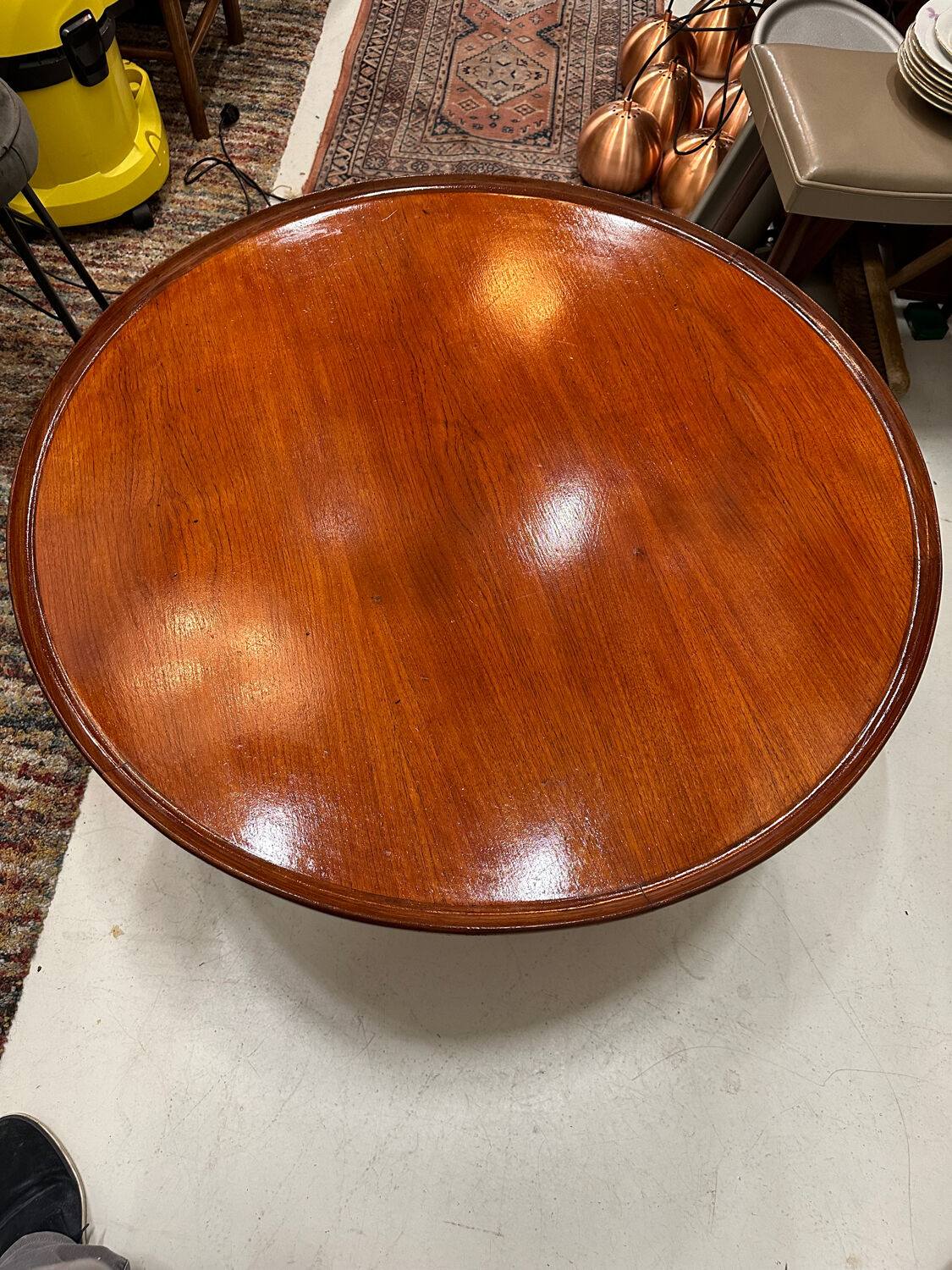 Round midcentury coffeetable