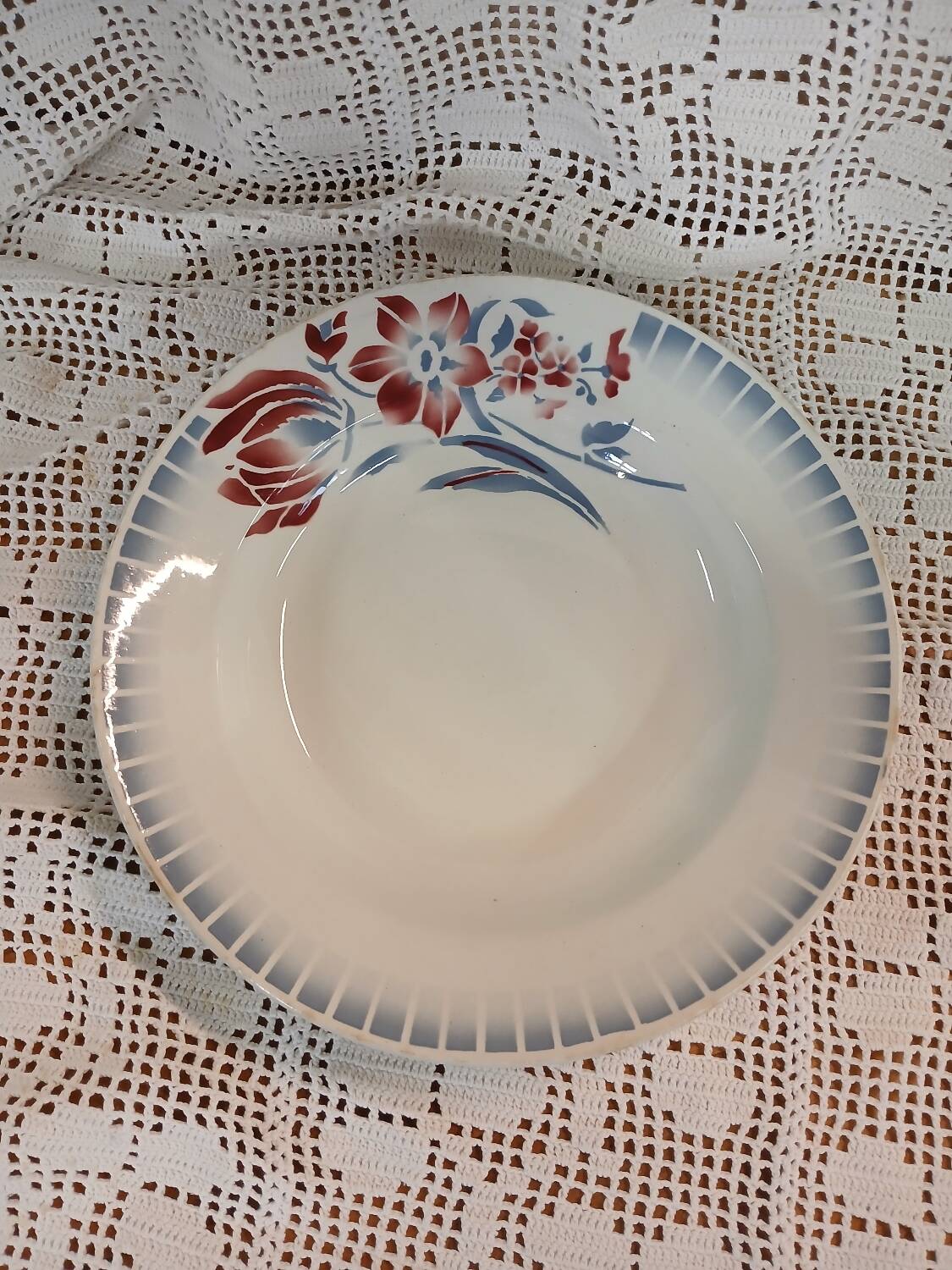 Old Saint Amand "Bougival" dish