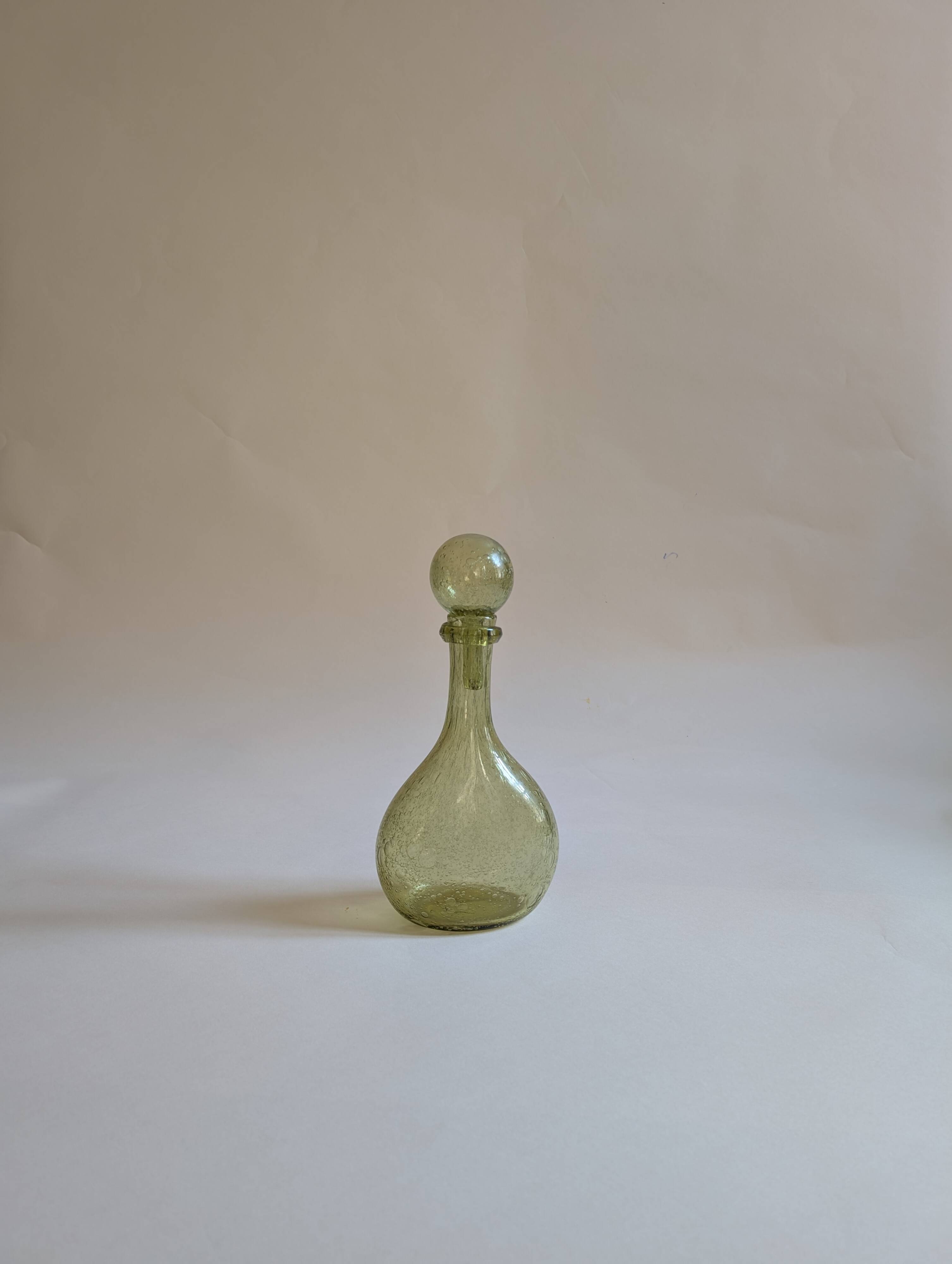 Bubble glass carafe