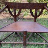 LOT 2 CHAIRS / 1 VINTAGE OAK BENCH WITH A TRIANGULAR SEAT
