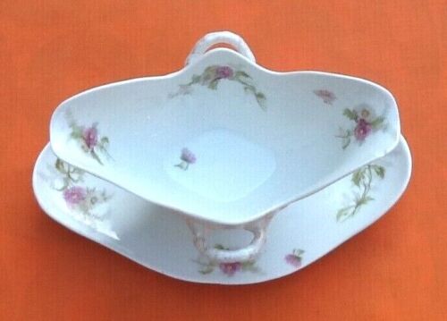 Sauce boat Porcelain with floral decoration on a white background " Aux Lions de Faïence " Paris