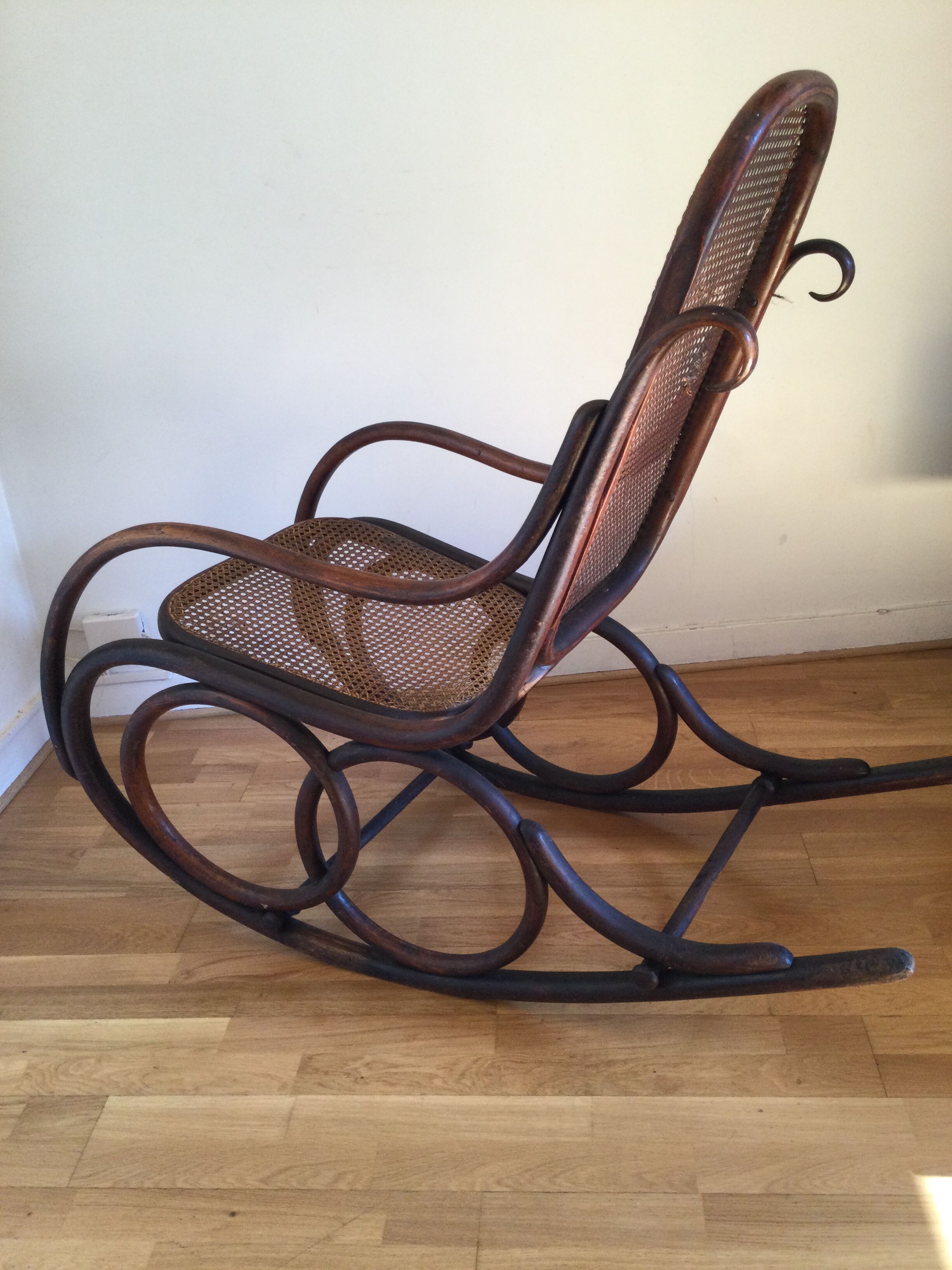 Armchair / rocking chair canned style