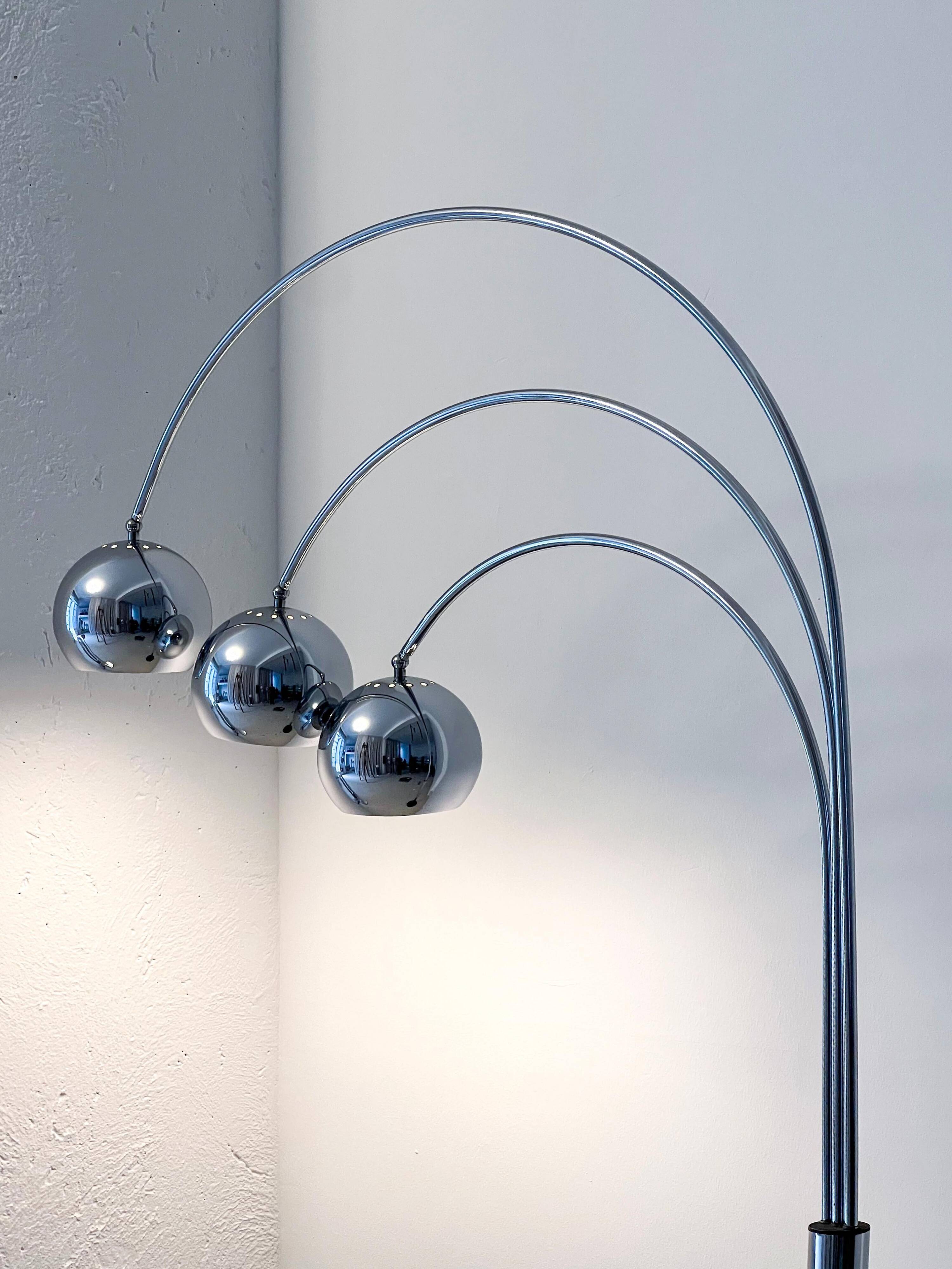 Sculptural Space Age Arco Floor Lamp, Chrome Metal, Three Lights, Reggiani