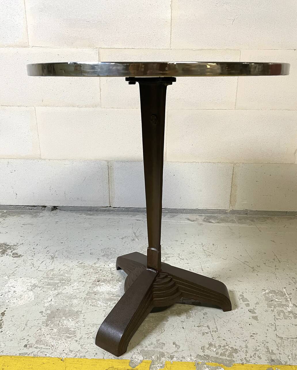 Table de bistrot en fonte Louis Vuitton