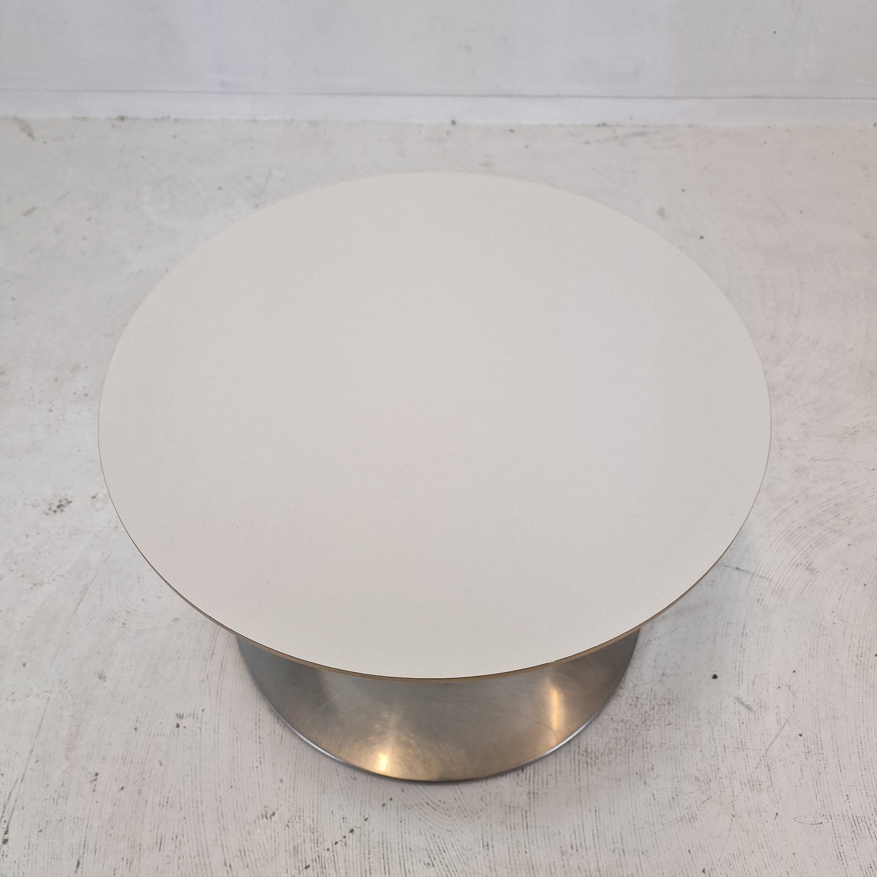 Round coffee table by Heoffrey Harcourt for Artifort