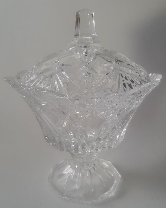 Glass or crystal standing candy maker