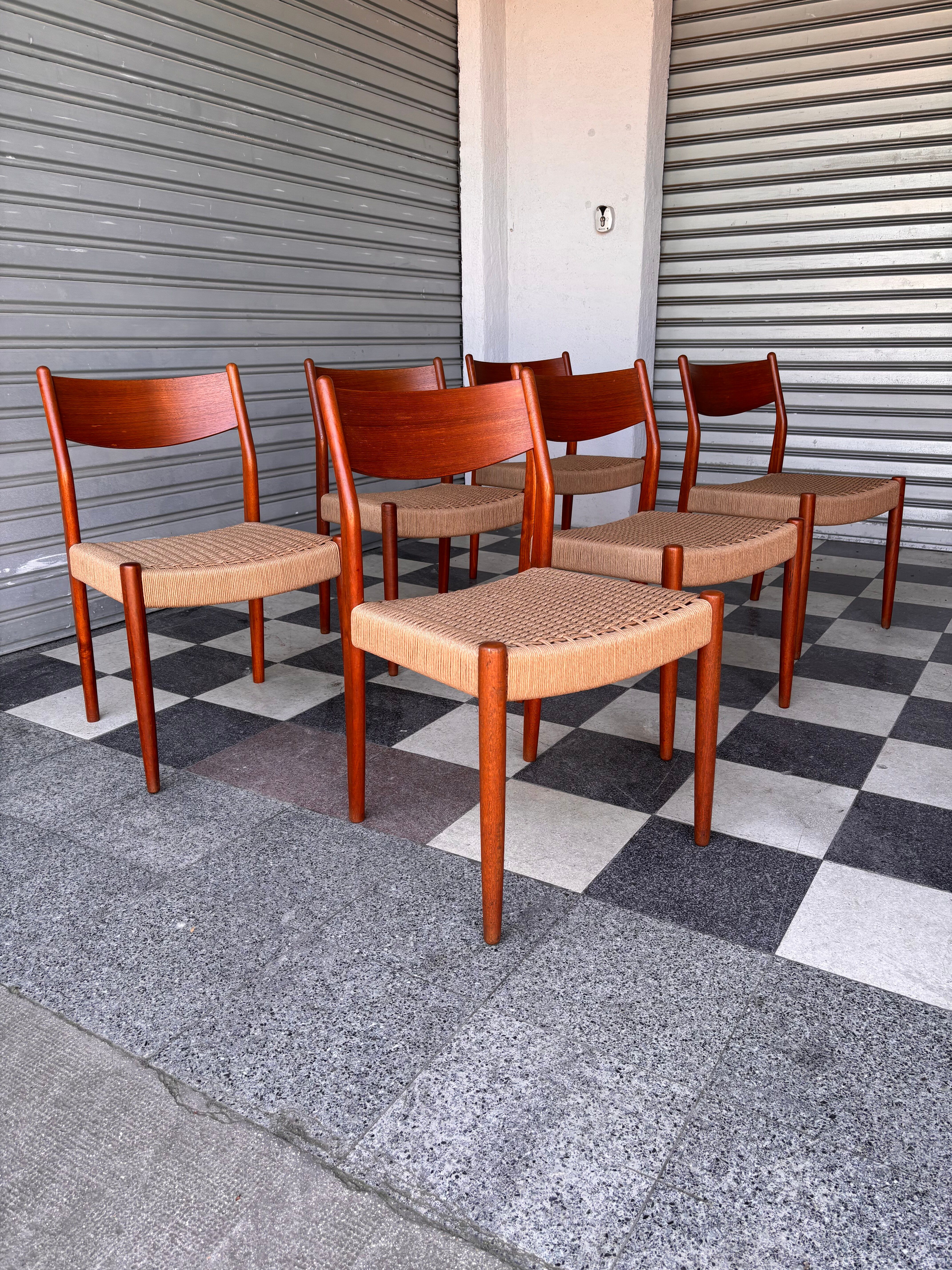Set of 6 Fristho chairs in teak and rope.