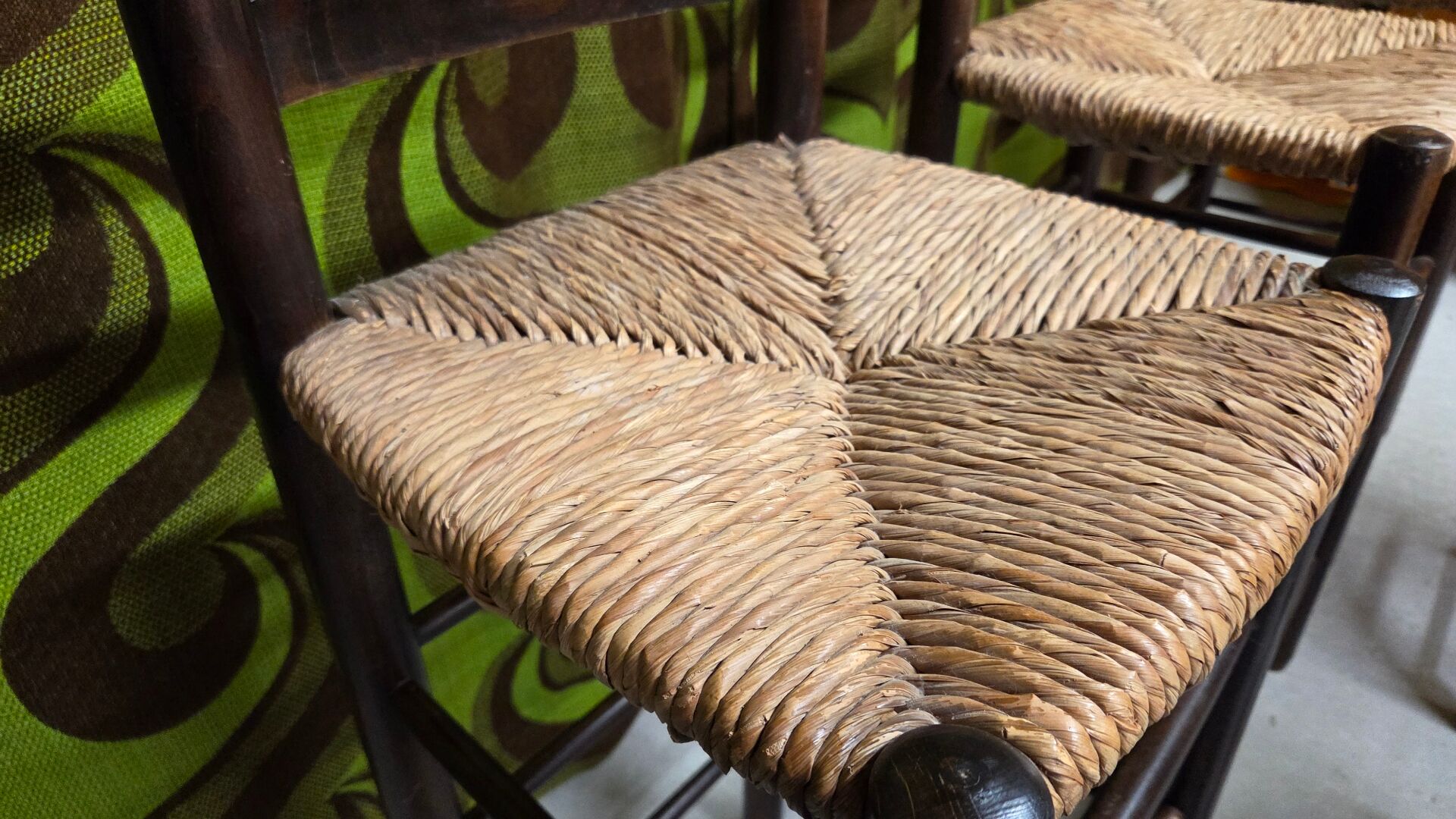 Lot of 6 stools with woven straw seats, chalet style 1970.