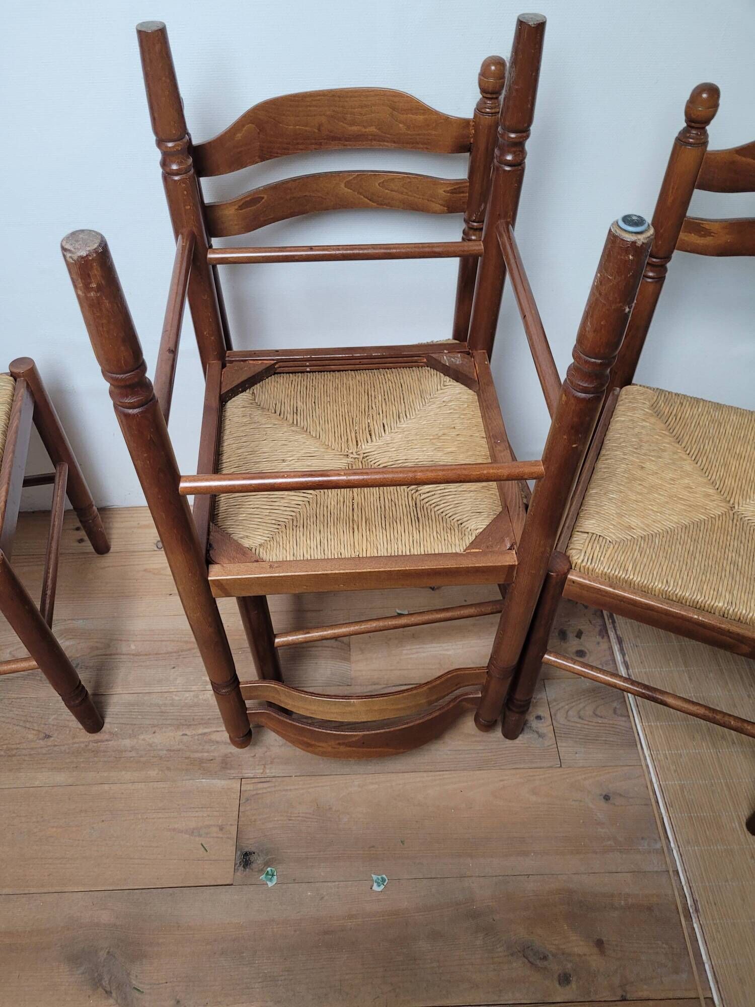 Set of 4 dining chairs
