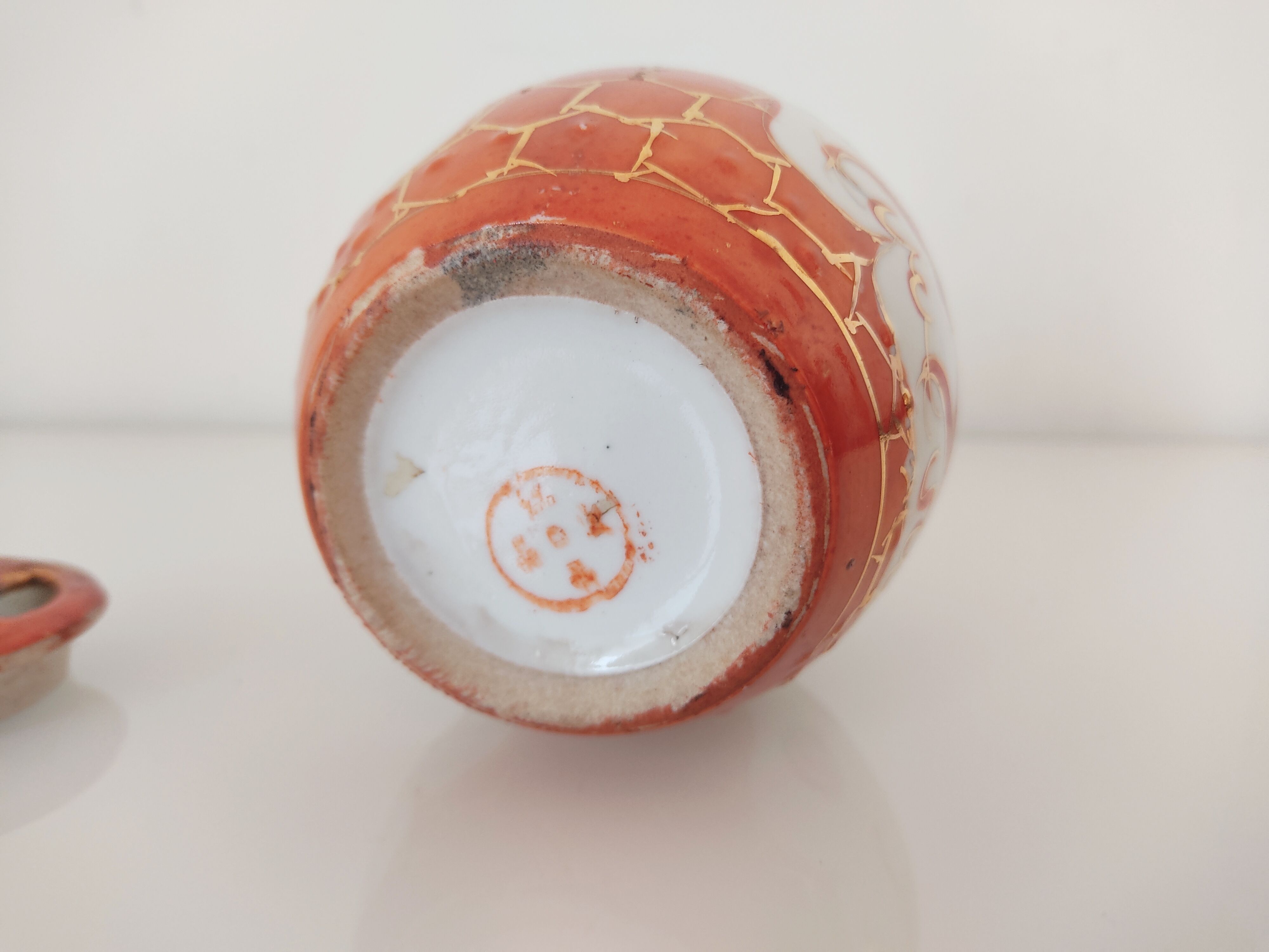 Hand-painted chinese covered pot