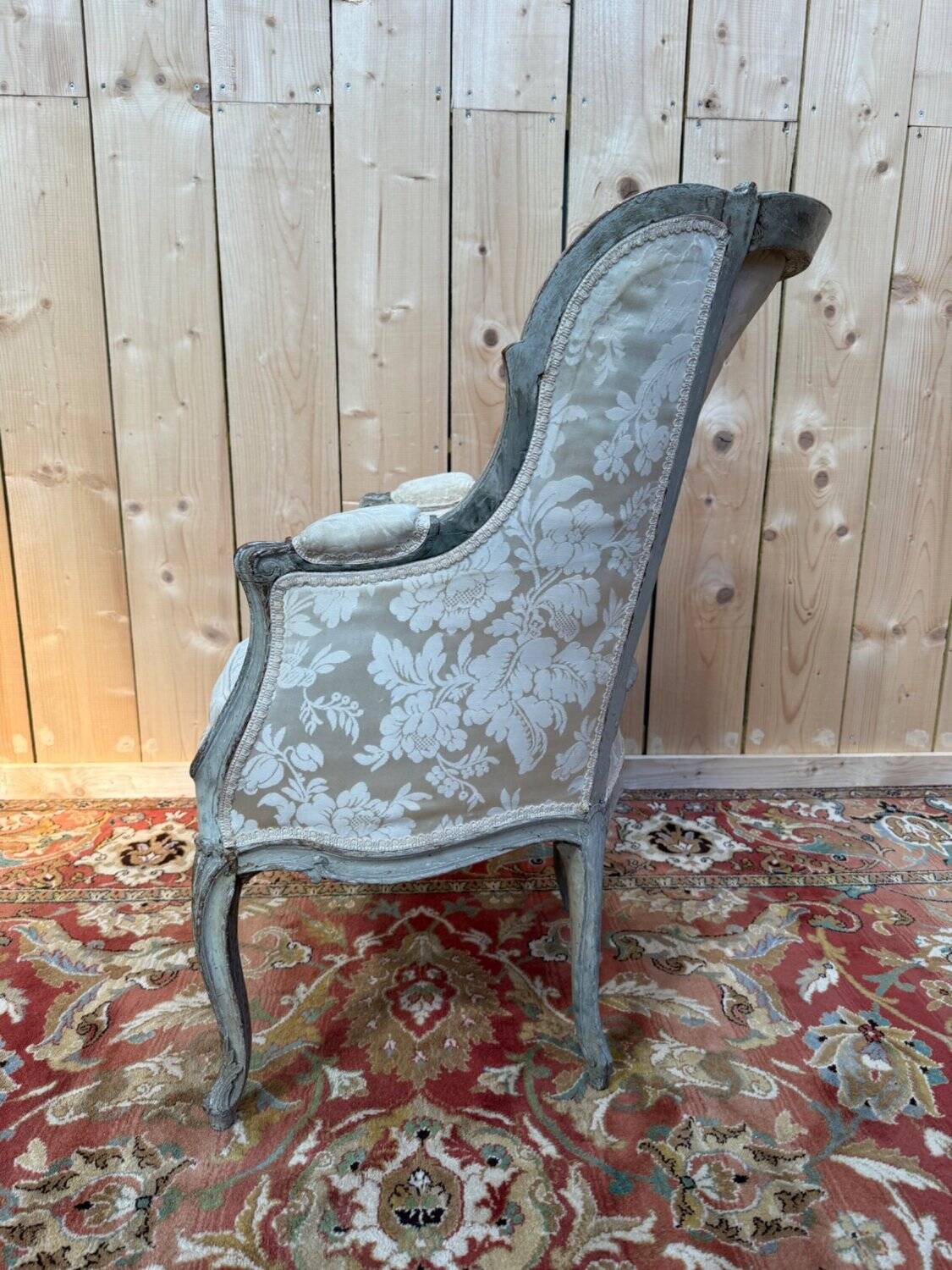 Wingback armchair – Louis XVI period – Grey lacquered wood with highlights – Damask silk