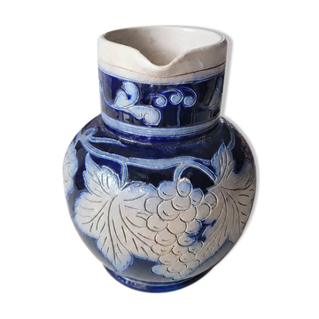 Pichet ancien Reinhold Merkelbach Grenzhausen – Grès bleu cobalt – Décor ra