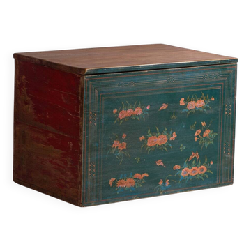Antique Chinese chest in green lacquered elm – China, circa 1900