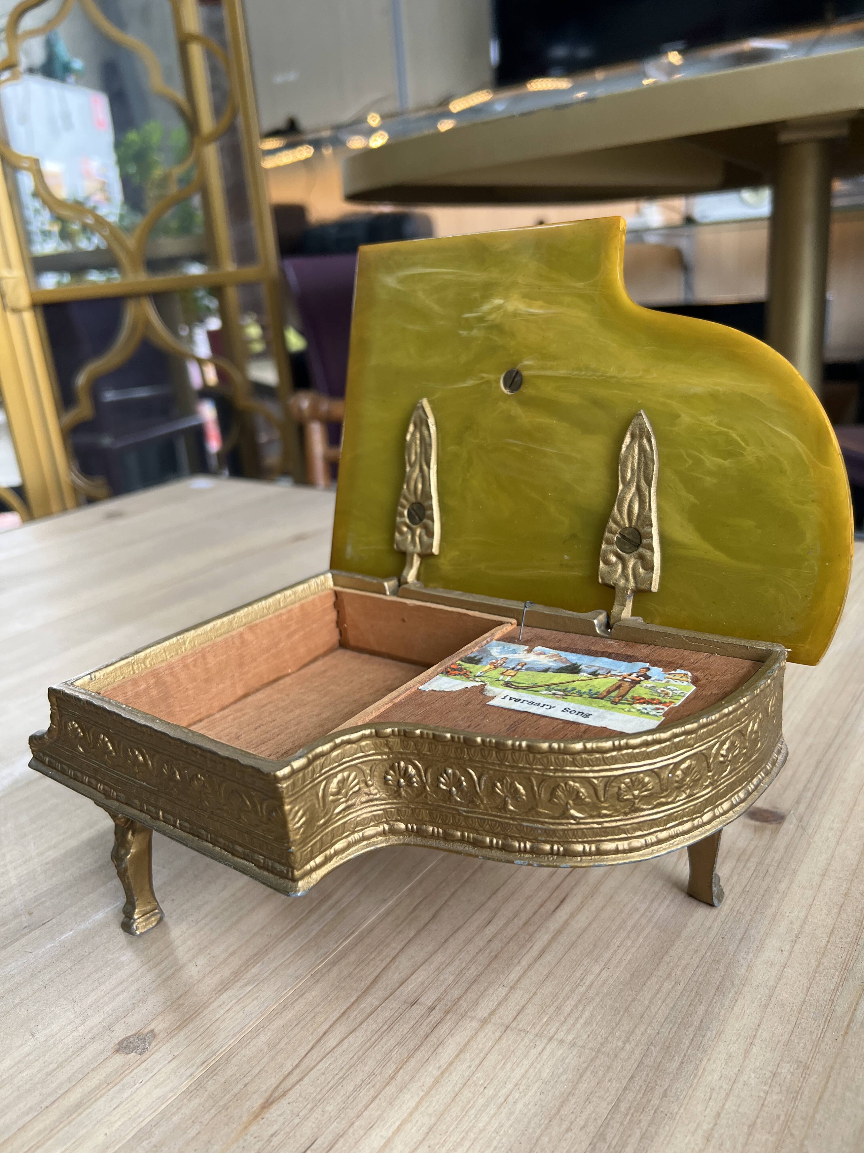 Piano music box vintage des années 50