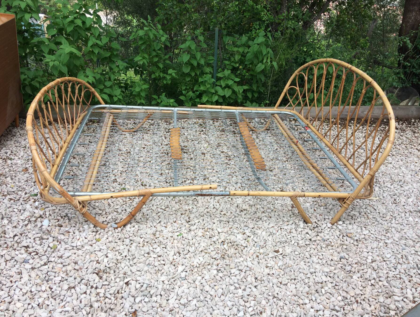 Two-person vintage basket rattan bed