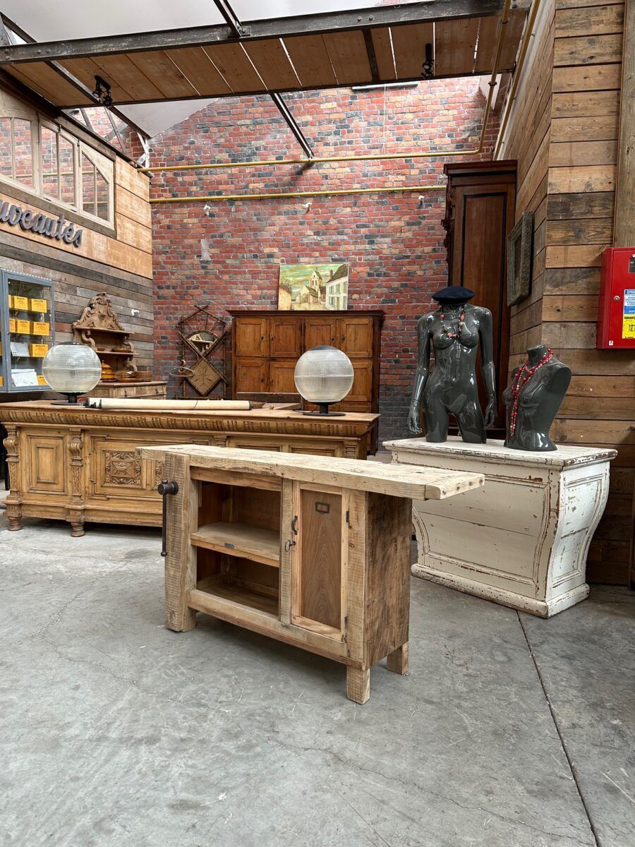 Joiner's workbench from the early 20th century.