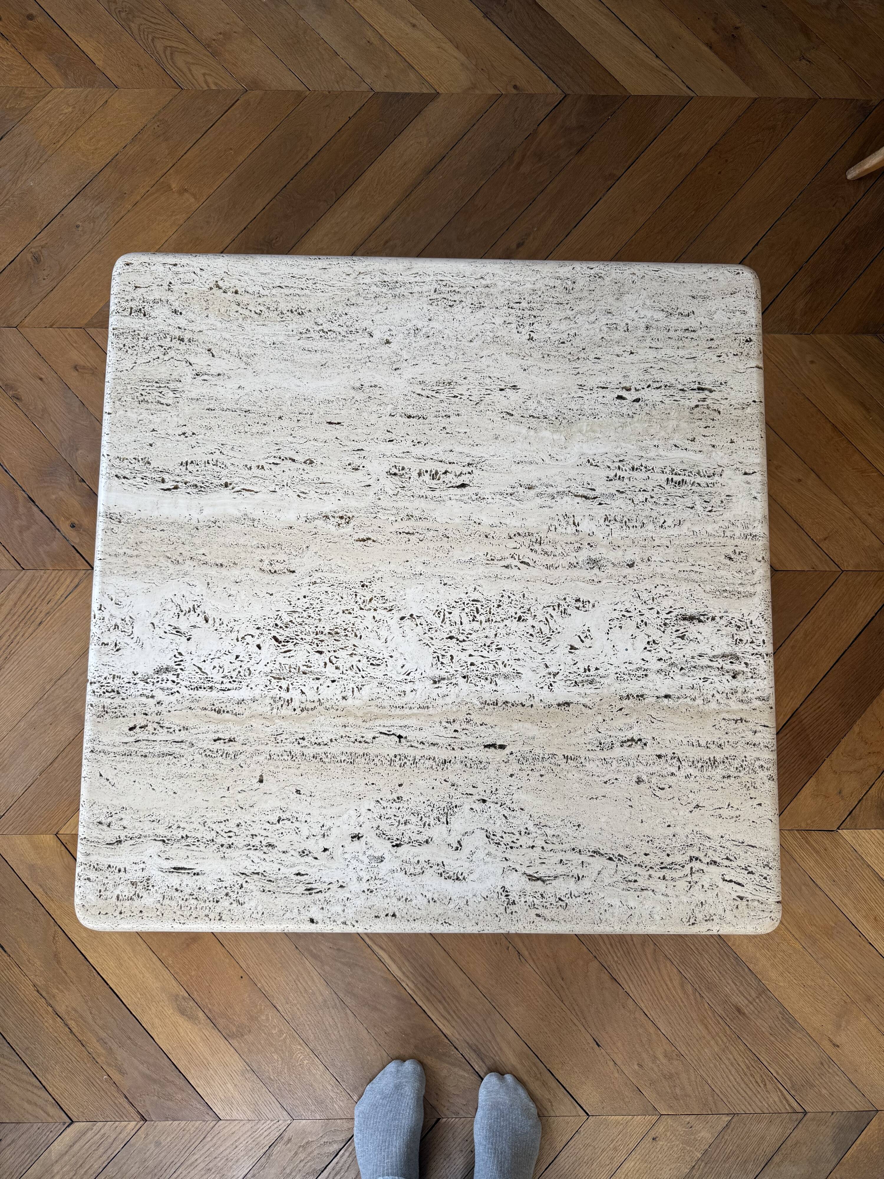Table basse vintage en travertin – design 70’s