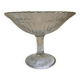 Coupe sur pied en verre moulé, décor strié et perlé