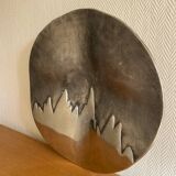 Wall-mounted aluminum plate with mountain design