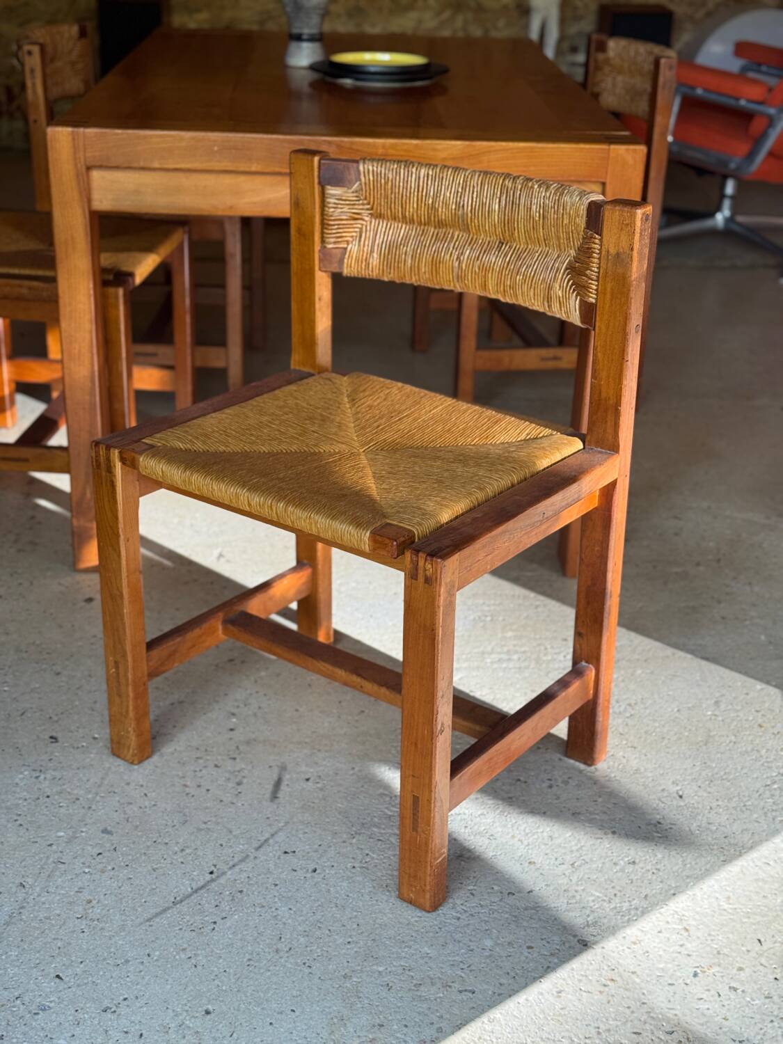 Regain 1970 table chairs
