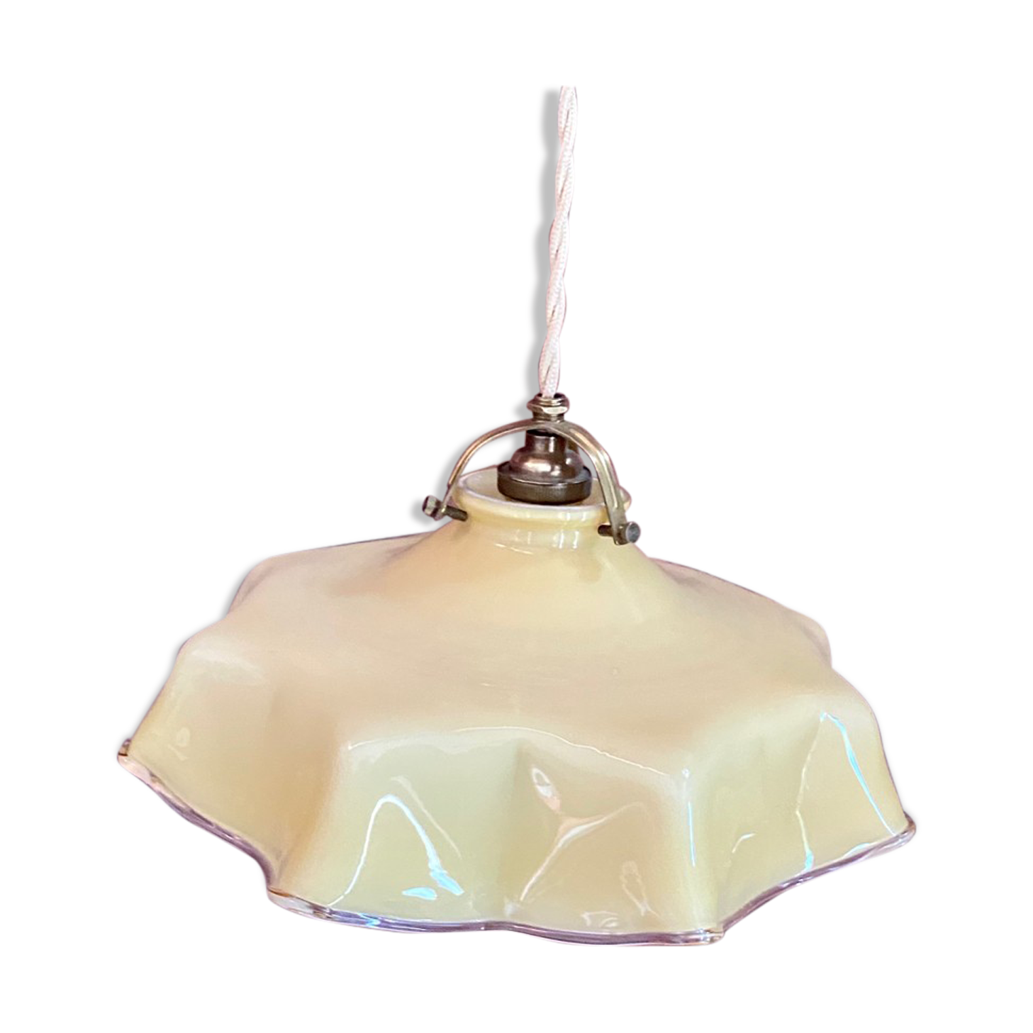 Suspension lamp in opaline