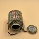 Théière en porcelaine de Chine Canton XIX°