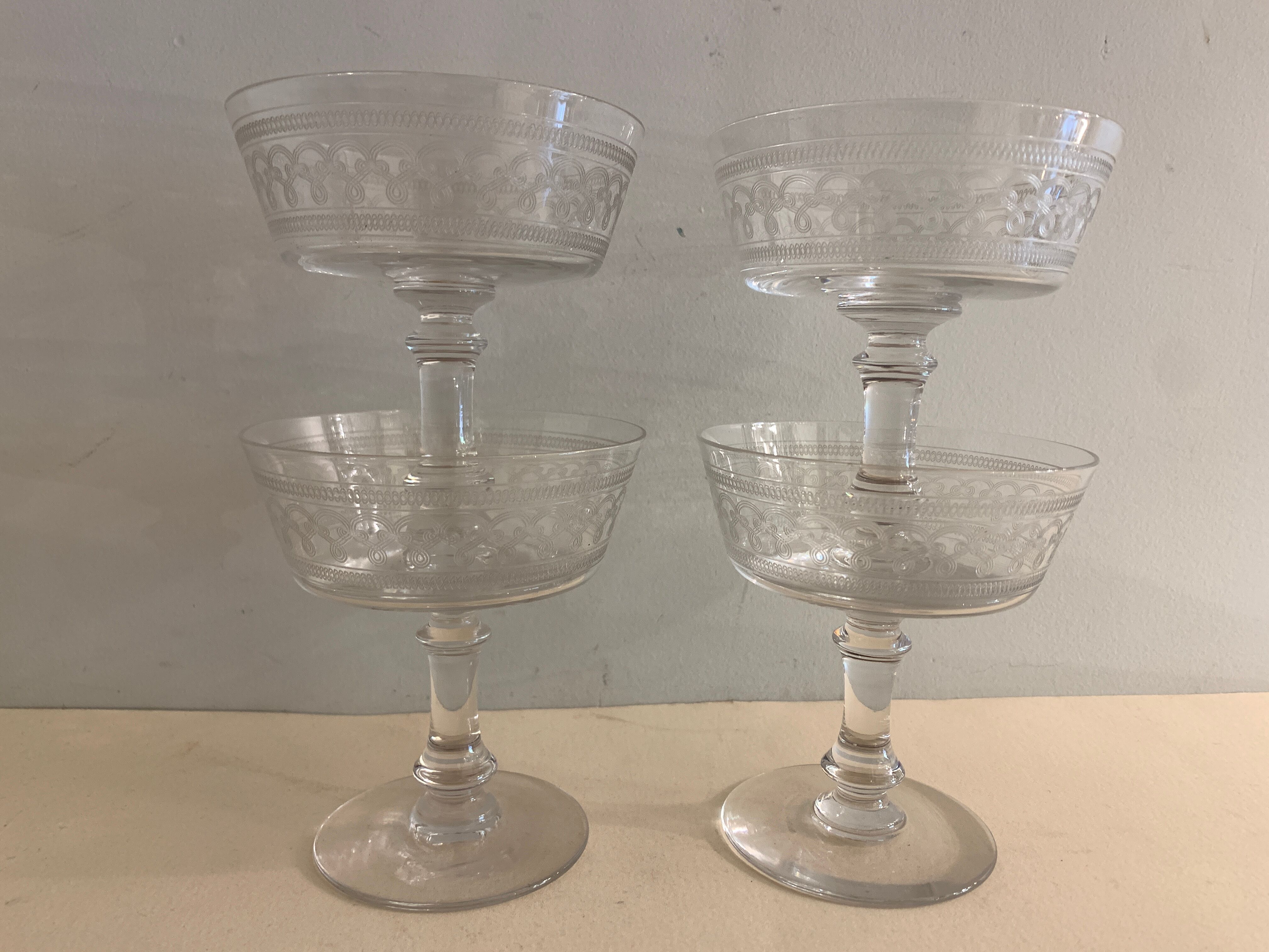 4 coupes à champagne en cristal taillé et soufflé